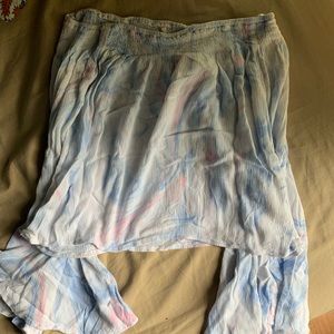 Off the shoulder Hollister top